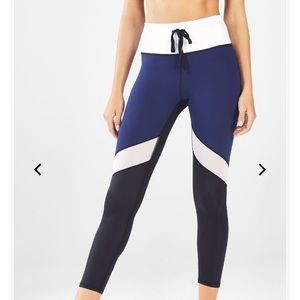 New Fabletics Leggings with tags Medium